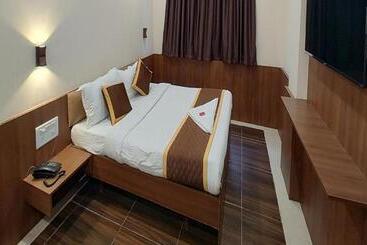 Fabhotel Stayz Inn Us Consulate