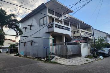 Hotell Oyo 93865 Dv Homestay Syariah Kupang