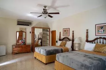پانسیون Ocean Front Triple Room At Sahara