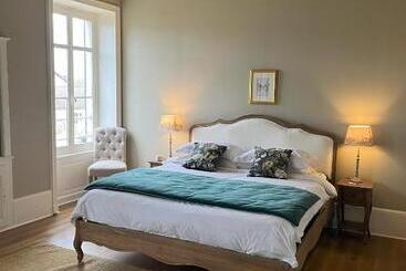 Bed and Breakfast Number 8