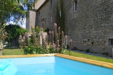 Pansiyon Maison D Hôtes De L Ancien Couvent Des Carmes