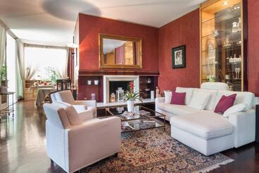 تختخواب و صبحانه Villa Adriana Varese