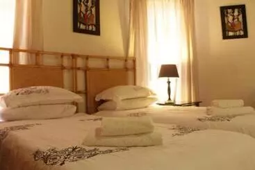 تختخواب و صبحانه Bird Haven Guesthouse
