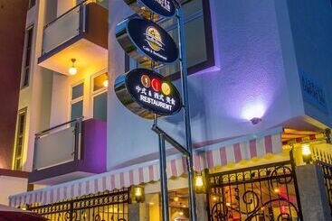 فندق Airport Comfort Inn Premium