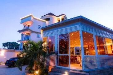Grik Hotel   Entebbe