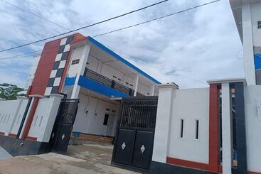 Hotel Oyo 93774 Khaira Kos Dan Penginapan