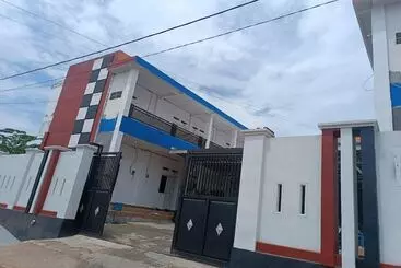 ホテル Oyo 93774 Khaira Kos Dan Penginapan