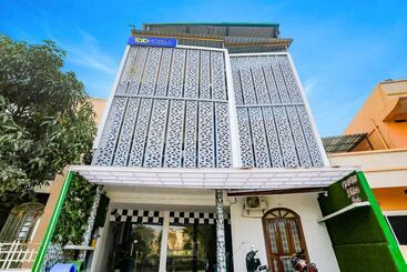 Fabhotel Duke Inn
