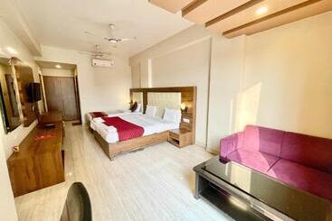 Rudraksh ! Varanasi ! होटल रुद्राक्ष హోటల్ రుద్రాక్ష్ Fully Air Conditioned Hotel At Prime Locatio