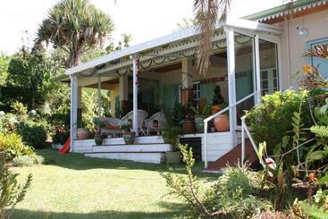 تختخواب و صبحانه Chez Mamie