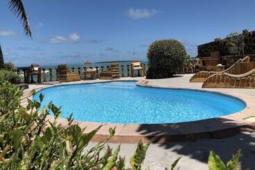 تختخواب و صبحانه Coco Villa