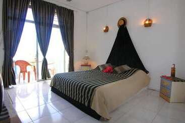 تختخواب و صبحانه Coco Villa