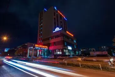 Hotelli Ub City