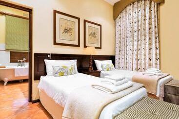 مبيت وإفطار Ongegund Lodge