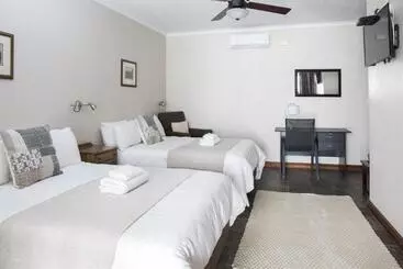 Bed and Breakfast Queen Manor Boutique Guest House