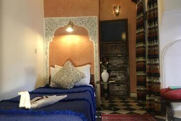 تختخواب و صبحانه Riad Blue Berber