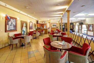 هتل Penzión Cosmopolitan I