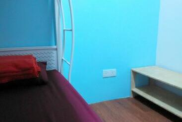 Moon Eleven Hostel Near Klia & Klia2