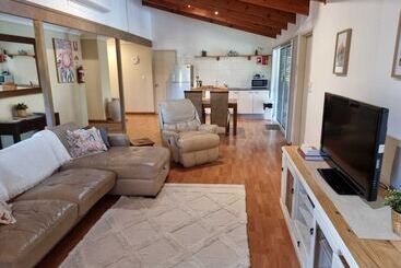 ホテル Clandulla Cottages & Farmstay