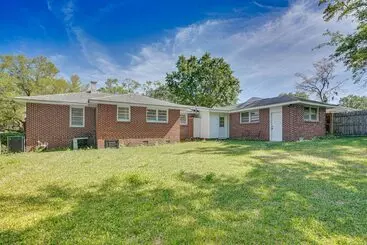 コテージ Charming Hanahan Home: 10 Mi To Charleston!