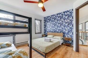 Kır Evi Lakefront East Stroudsburg Home W/ Hot Tub + Deck!