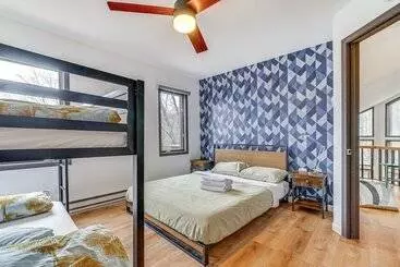 コテージ Lakefront East Stroudsburg Home W/ Hot Tub + Deck!