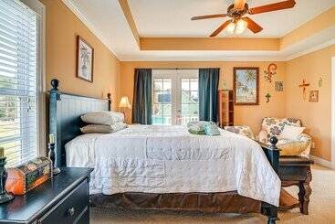 Сельский дом Spacious Murrells Inlet Home   Walk To Beach!