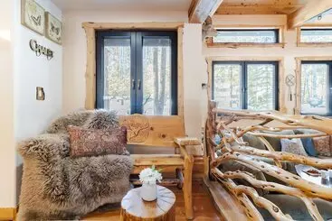 Mökkimajoitus Base Camp By Avantstay Magical Cabin W/ Sauna, Hot Tub & Close To Snow & Golf