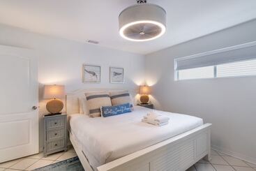 Gîte Rural Destin Dolphin By Avantstay 2 Mins Walk To Beach! W/ Pool & Large Outdoor Entertaining Area!