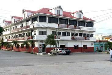 هتل Casa Flores De Tikal