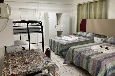 هتل Stephanie S Apartments Ltd