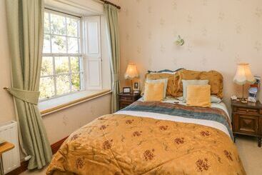 茅舍 Cairbre House