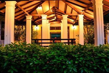 Bed and Breakfast Camellia Dwelling