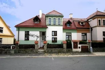 تختخواب و صبحانه Pension Grant Lux Znojmo