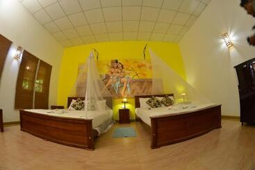 Habarana Tree House Ambasewana Resort