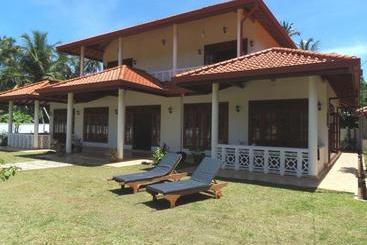 דירות לתיירים Siroma Villa