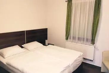 Motel R10