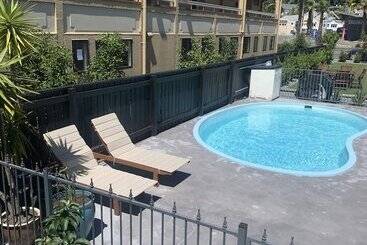 Motel Apex Motorlodge