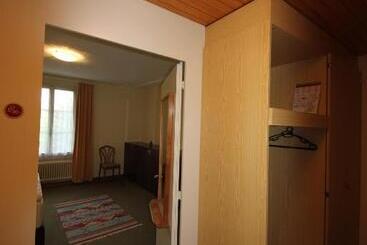 ユースホステル Gasthaus Zum Kreuz