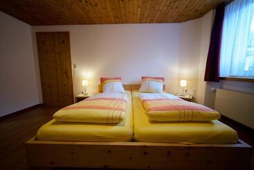 Hotelli Garni Alpenrose   Grusaida