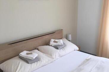 Отель Hôtel De La Gare