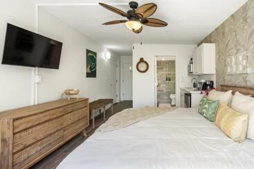 アパートホテル Newly Renovated Studio & Walkable To Beaches, Shops & Dining!