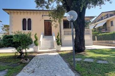 تختخواب و صبحانه Villa Gioietta