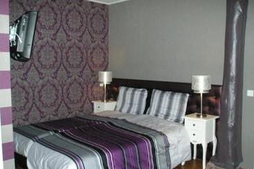 ベッドアンドブレックファースト T Rond Bargie