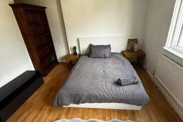 Pensió Waltham Cross Rooms