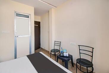 בית מלון כפרי Oyo Samrat P Guest House