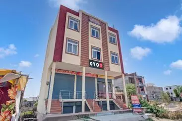هتل Oyo Samrat P Guest House