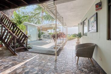 هتل Perla De La Playa Beachfront