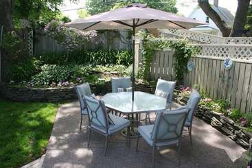 A Boat To Sea Bed & Breakfast