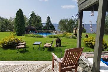 مبيت وإفطار Aux Pignons Gite